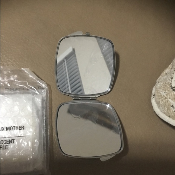 Avon compact wit faux mother of pearl accent set of 2 - Picture 2 of 11